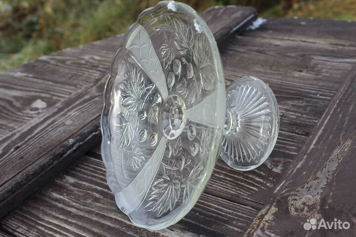 Ваза на ножке редкий рисунок крыжовник