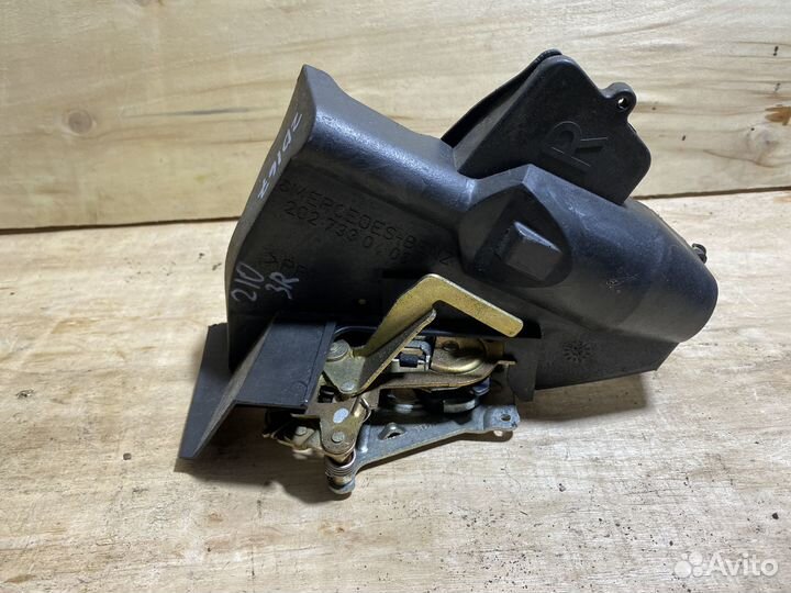 Замок задней правой двери Mercedes W210 ZD167