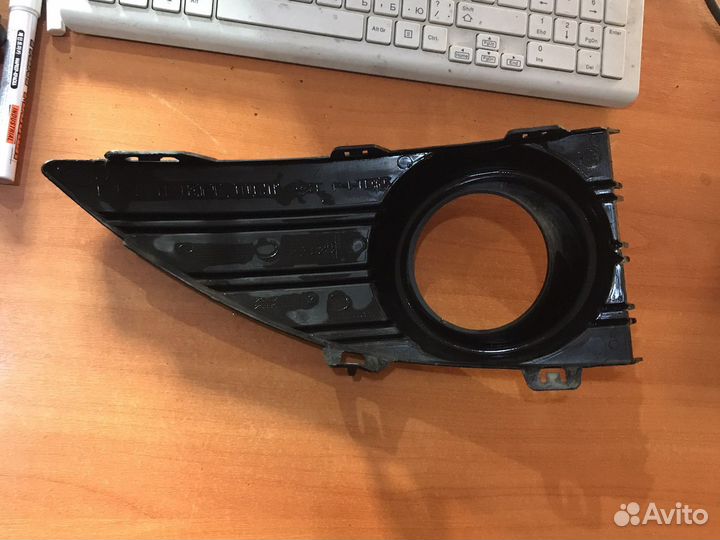 Рамка противотуманной фары левая Renault Fluence 1