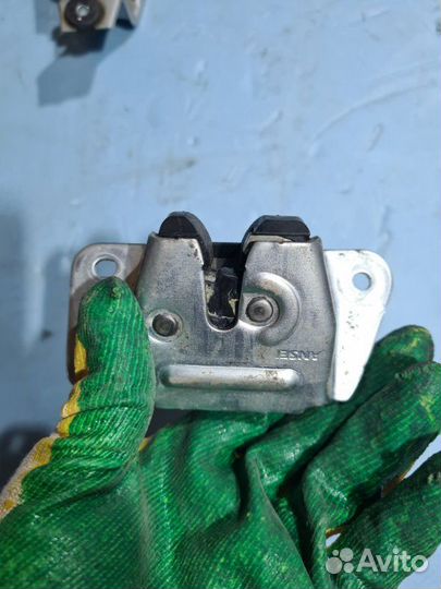 Замок багажника Mitsubishi Outlander XL 2008