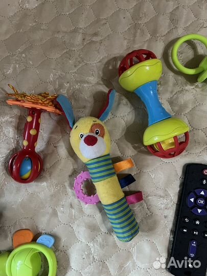 Детские игрушки и погремушки