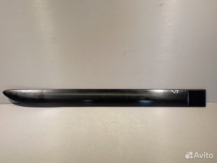 Молдинг на дверь задний правый Mitsubishi Pajero