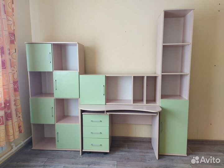 Комплект мебели в детскую комнату