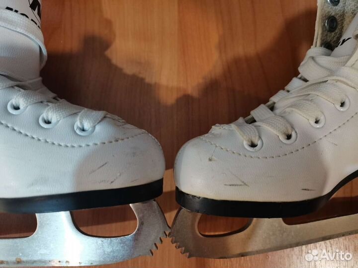 Коньки фигурные на девочку 28 р-р