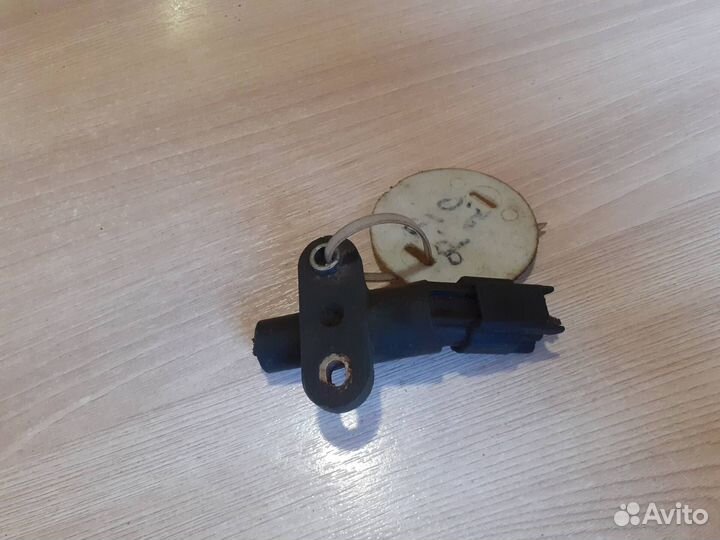 Датчик положения коленвала Ford Focus 1