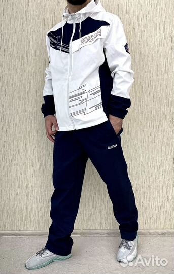 Спортивный мужской костюм