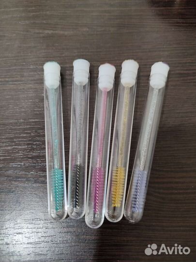Щеточки для ресниц в футляре