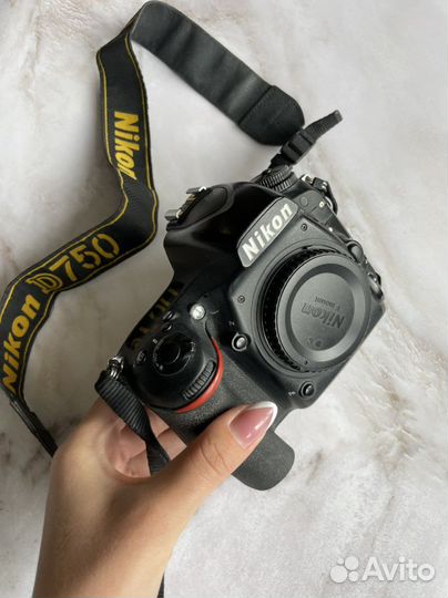 Зеркальный фотоаппарат Nikon D750