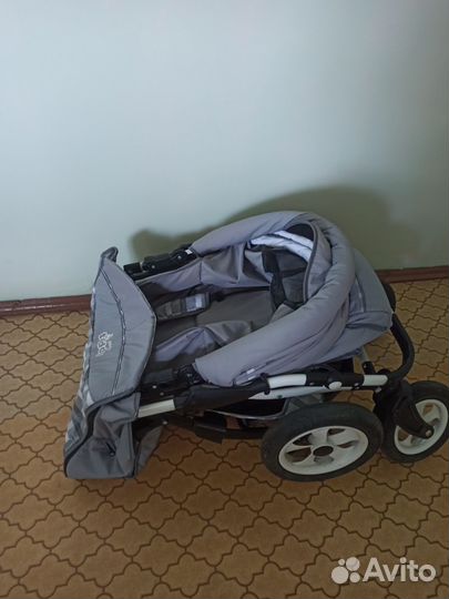 Прогулочная коляска всесезонная