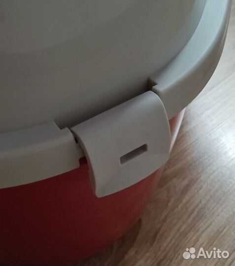 Угловой закрытый лоток для кошек