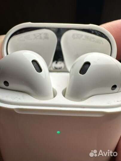 Беспроводные наушники apple airpods