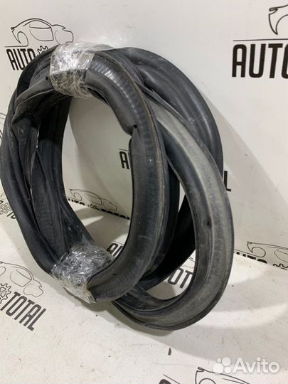 Уплотнительная резинка крышки багажника Volkswagen