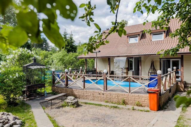 Коттедж 170 м² на участке 10 сот.