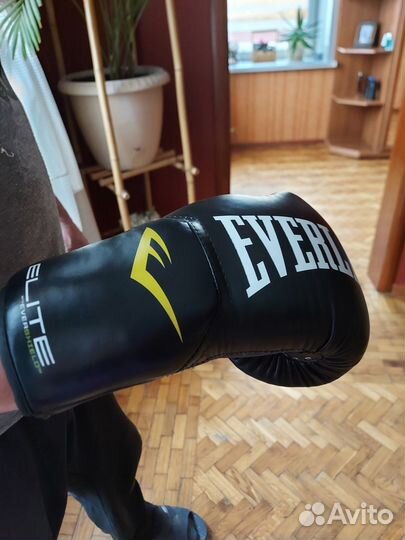 Боксерские перчатки