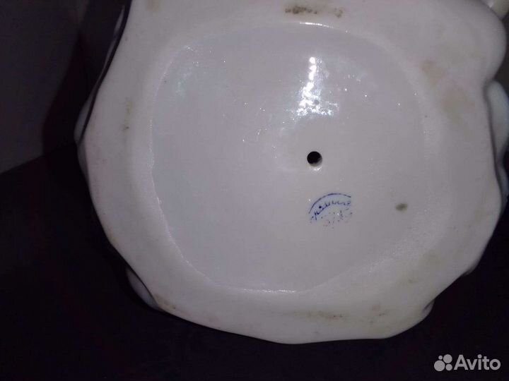 Фарфоровая статуэтка