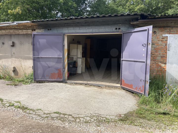 Гараж, > 30 м²