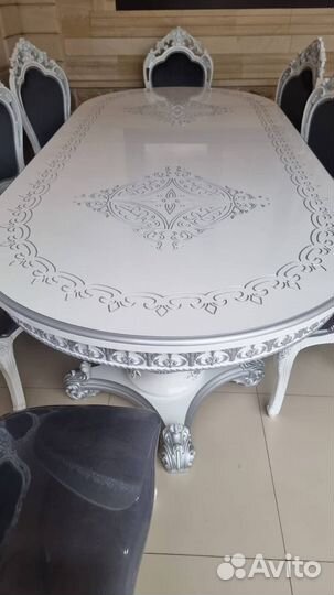 Кухонный стол и 8 стульев