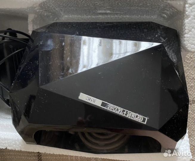 Пылесос и лампа для маникюра