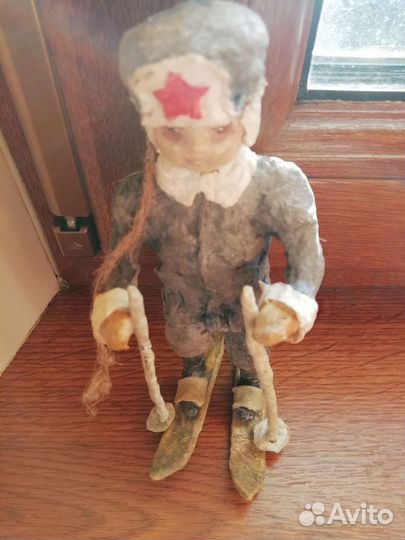 Елочная игрушка. Солдат на лыжах. Папье-маше