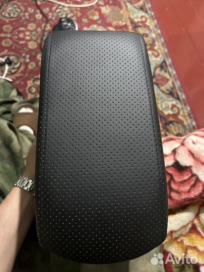 Подлокотник