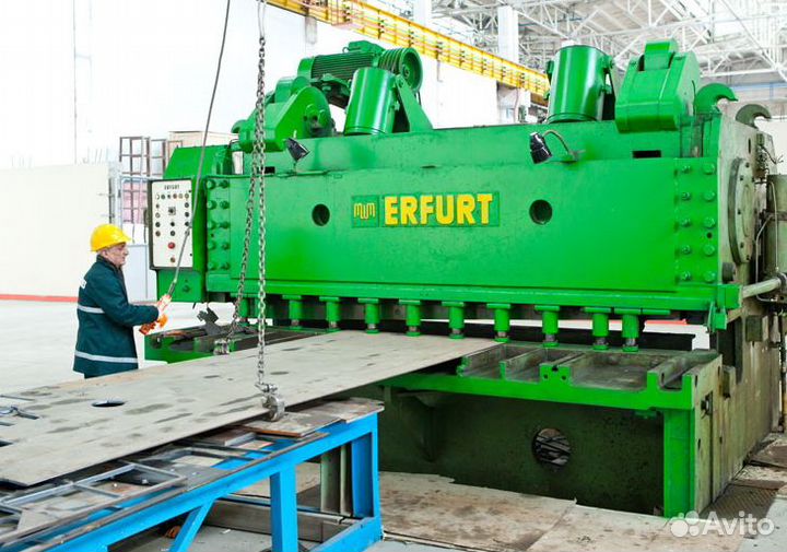 Специалист по работе на гидравлической гильотине