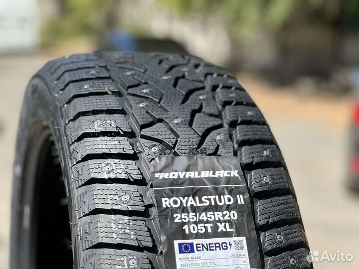 Royal Black Royal Stud II 255/45 R20 105H