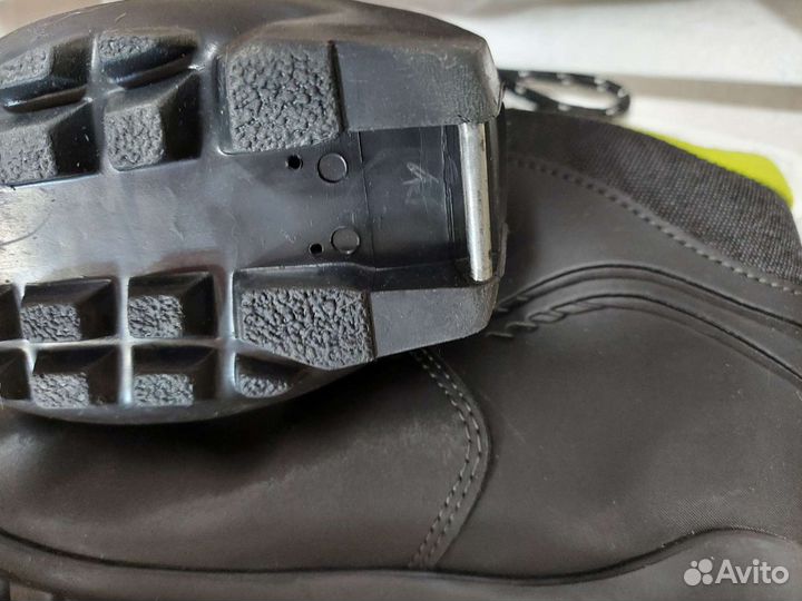 Продам лыжные ботинки