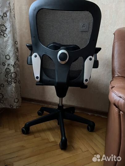 Офисное кресло