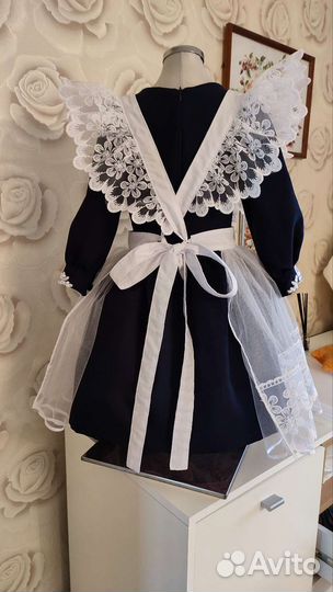 Белый школьный фартук