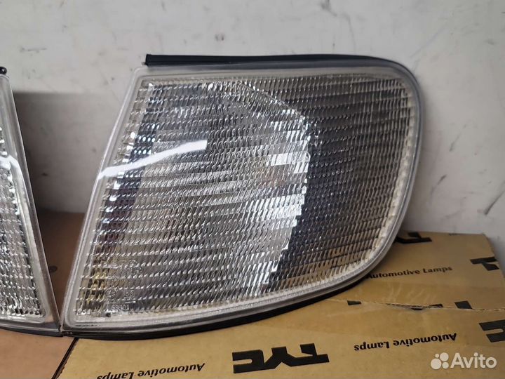 Поворот левый перед жёлтый Audi 100 45 1991-1994