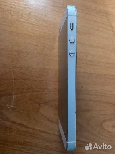 Телефон iPhone se 2016 32gb