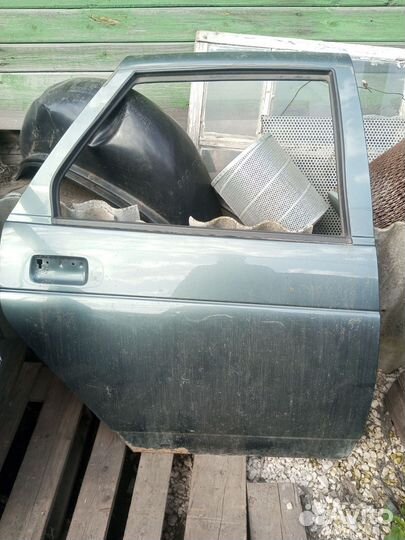 Задняя правая дверь на приору сед/хэч