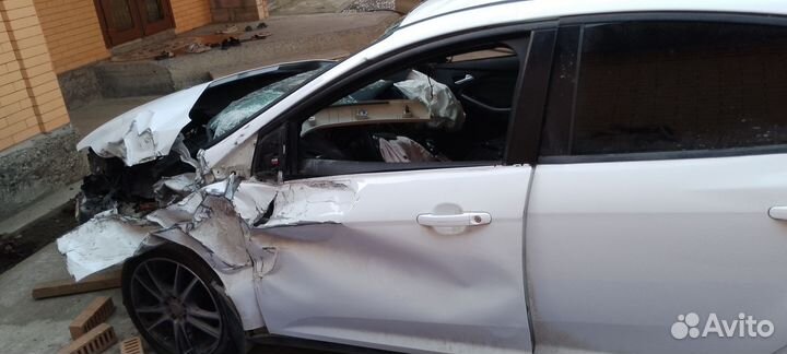 Ford Focus 1.6 AMT, 2013, битый, 275 000 км