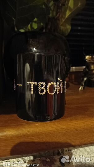 Кружка с надписью стразами
