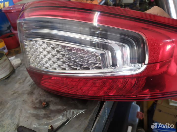 Фонарь правый внешний Ford Mondeo 4 седан, 2010