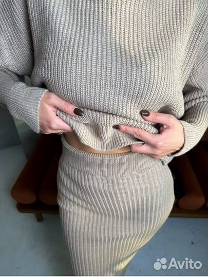 Трикотажный костюм женский с юбкой 42