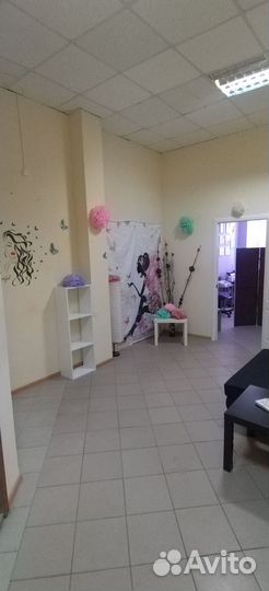 Место для мастера маникюра, наращивание ресниц