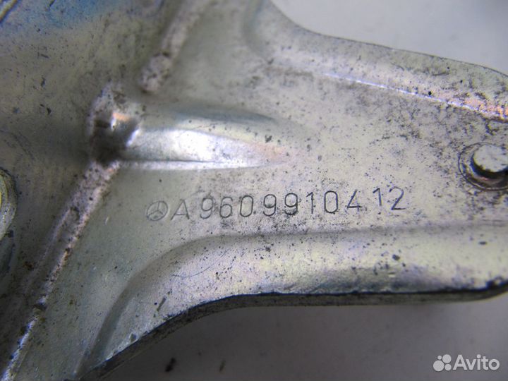 Скоба крепления крышки Mercedes Benz Actros MP4