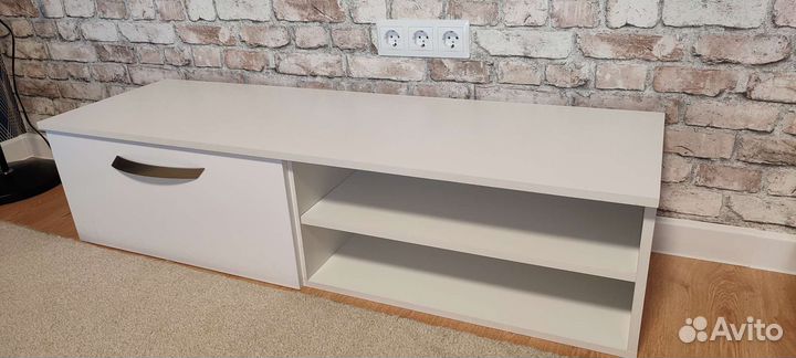 Полка настенная белая (130х40)