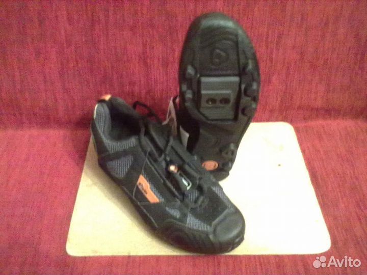 Велосипедные ботинки b