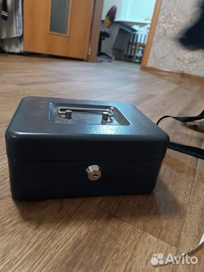 Сейф металлический