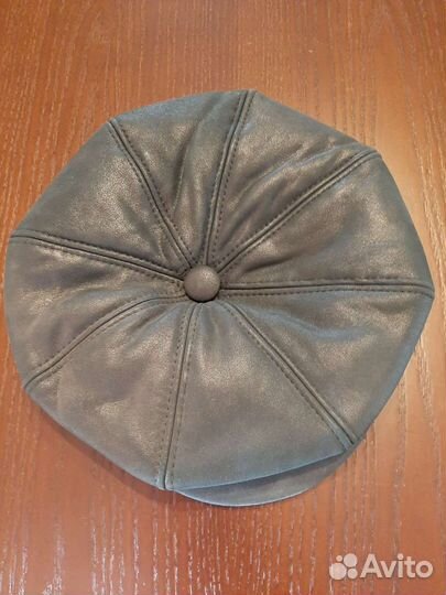 Кепка кожаная женская