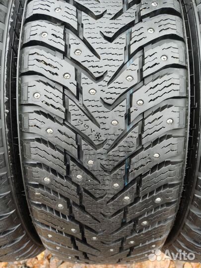 Nokian Tyres Hakkapeliitta 8 SUV 215/65 R16 102T