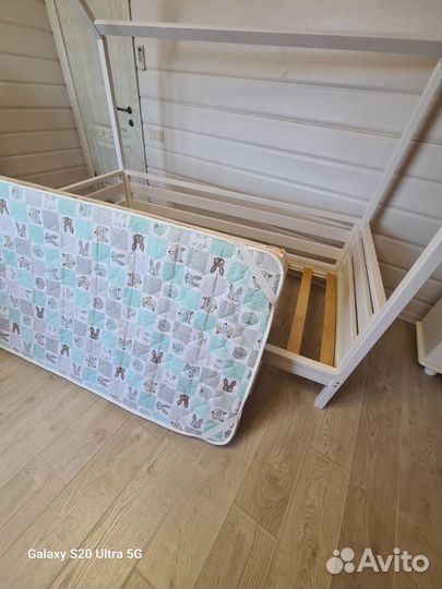 Кровать домик