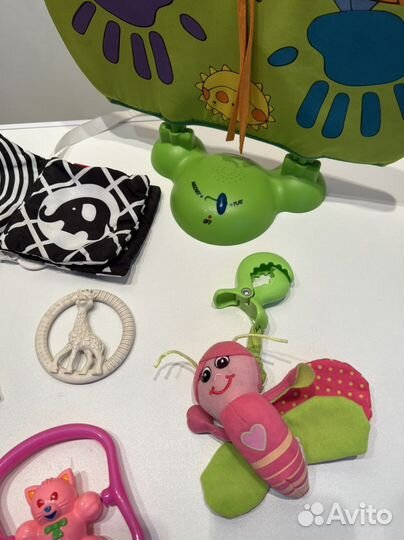 Развивающие игрушки для малышей пакетом