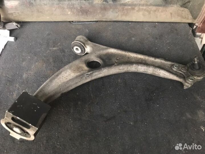 Рычаг подвески передний правый Volkswagen Passat