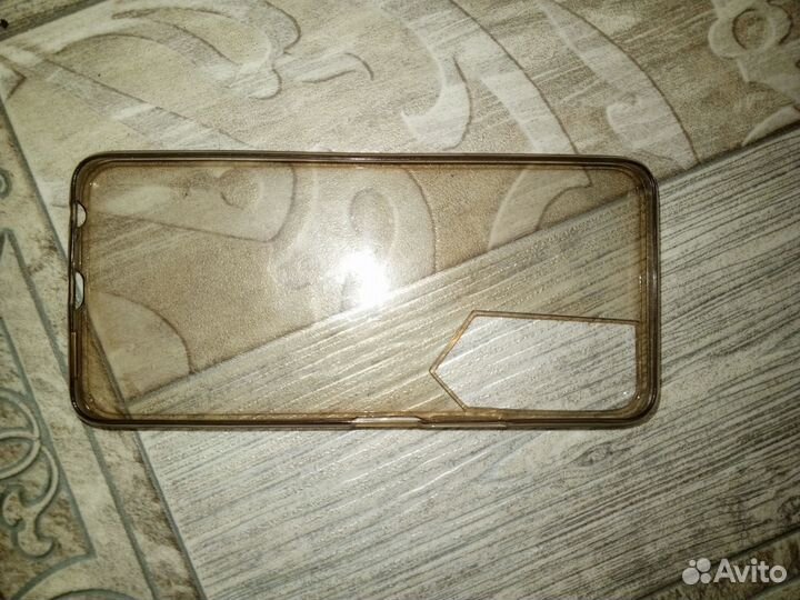 Чехлы на телефон