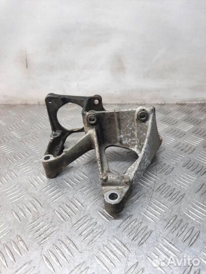 Кронштейн гидроусилителя Renault Megane хэтчбэк