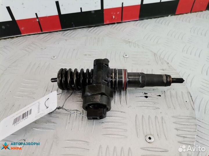 Форсунка Volkswagen Golf 4 2001 038130073AJ