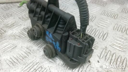 Клапан пневмоподвески land rover discovery 3 (ZKR12W201)